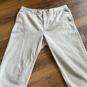 IZOD Beige Capris Size 16W.  Excellent Condition